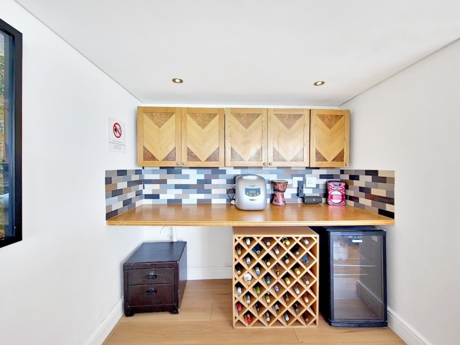 To Let 7 Bedroom Property for Rent in Camps Bay Western Cape